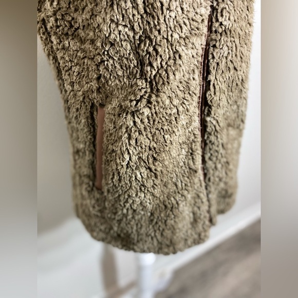 Small Katydid Faux Fur Brown Tan Lighweight Vest w/ Pockets - Picture 4 of 11